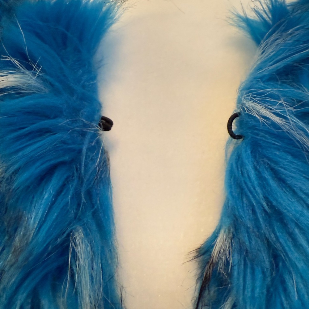 A faux fur coat, that’s both “Hot and Cool!” - Picture 6 of 11